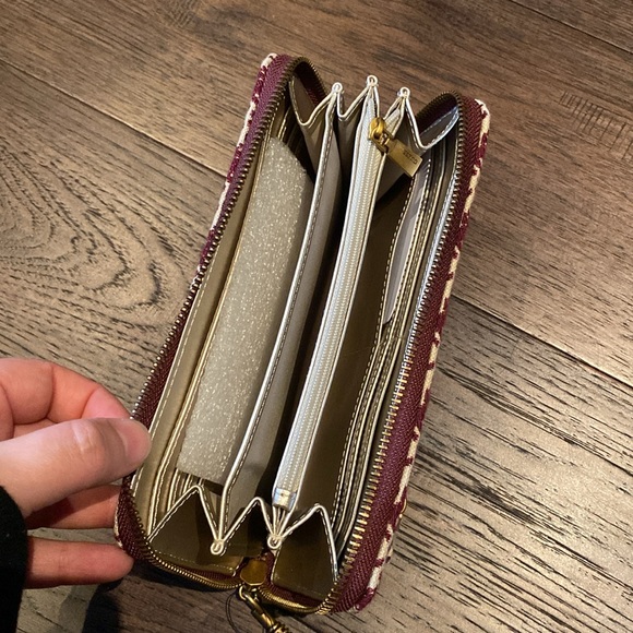 Brand new guess wallet. Colour is merlot and cream with brass hardware. - Picture 3 of 3